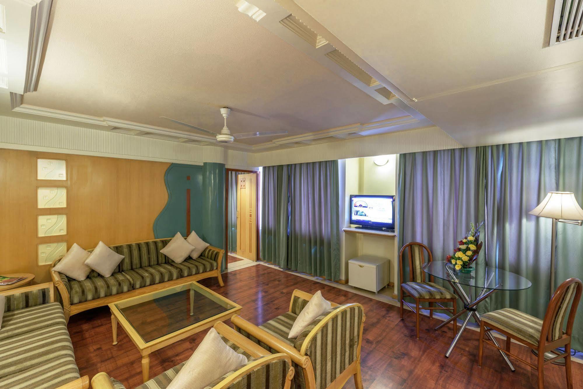 Comfort Inn President Near Ahmedabad Junction Station Eksteriør billede