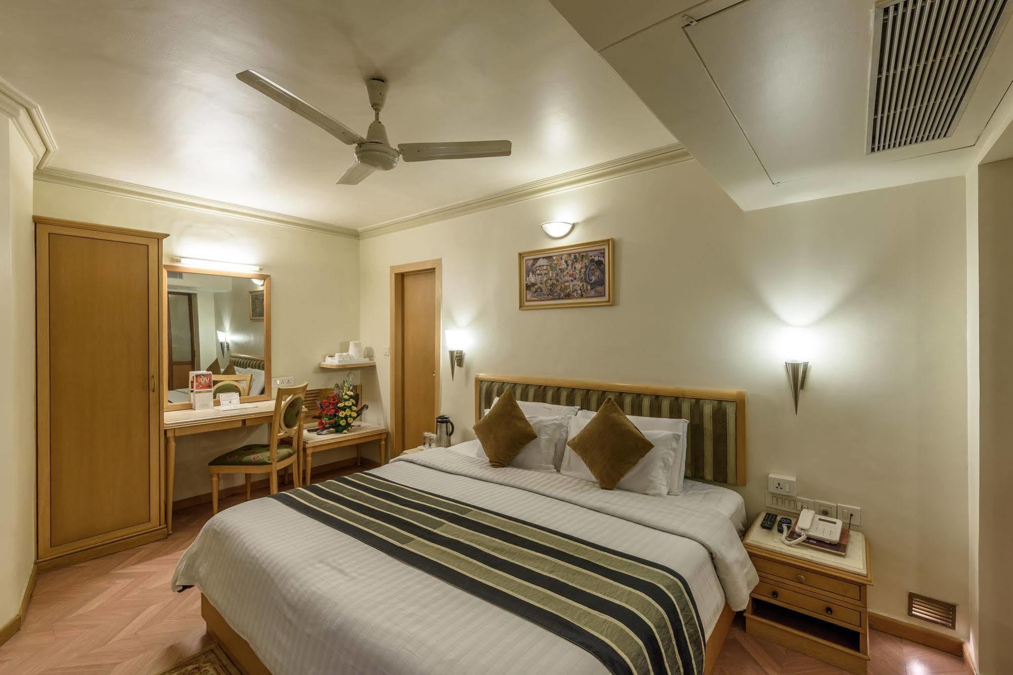Comfort Inn President Near Ahmedabad Junction Station Eksteriør billede